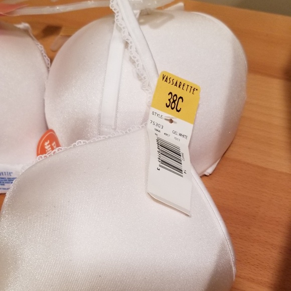 BNWT Vassarette Bra-- 38C - Picture 3 of 4